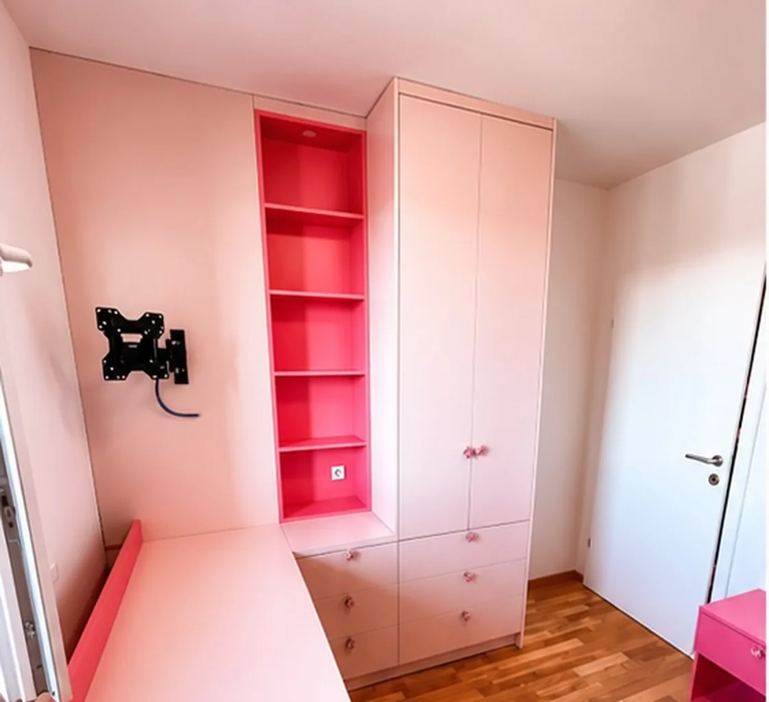 Dječija soba, radni sto i plakar
